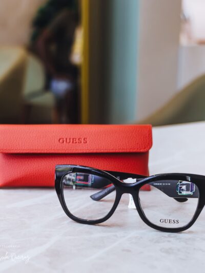 Armação de Óculos Guess Feminina em Acetato - Cores: preto/rosa - Formato: gatinho - GUESSGU5035600152