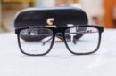 Armação de Óculos Masculina CARRERA em Acetato - Cor: Preto brilhante - Formato: Retangular, com Linhas Marcantes - CARRERA1136