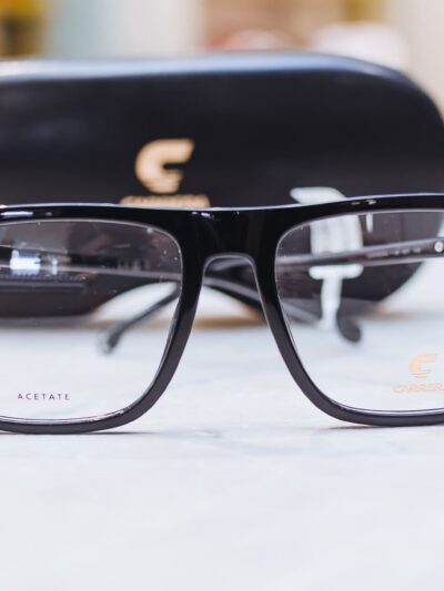 Armação de Óculos Masculina CARRERA em Acetato - Cor: Preto brilhante - Formato: Retangular, com Linhas Marcantes - CARRERA1136