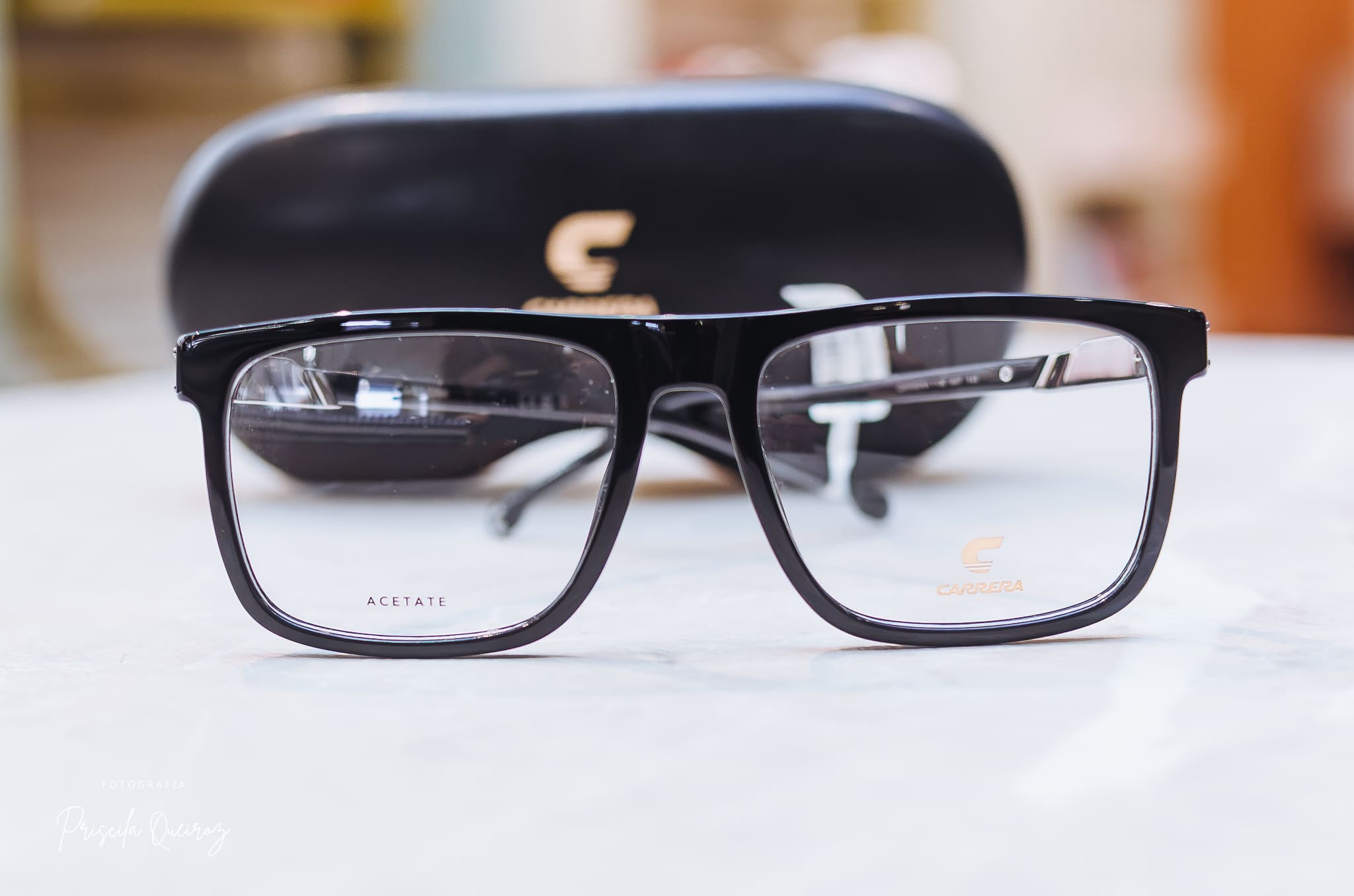 Armação de Óculos Masculina CARRERA em Acetato - Cor: Preto brilhante - Formato: Retangular, com Linhas Marcantes - CARRERA1136