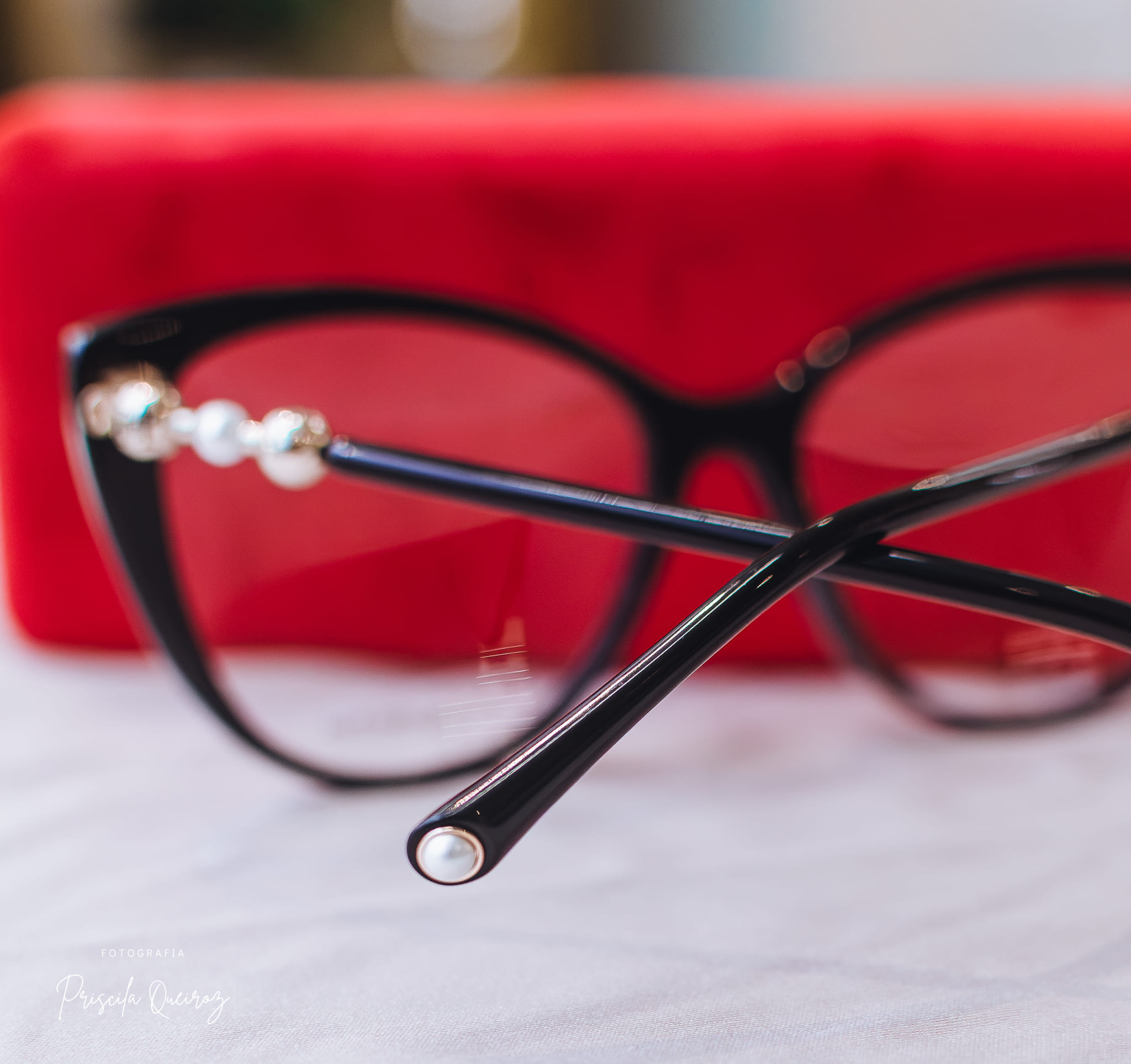Armação de Óculos Feminina CAROLINA HERRERA em Acetato e Metal – Cor: Preto/Prata – Formato: Gatinho, Levemente Geométrico - HER0319 - Imagem 3